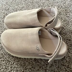 Ugg Goldenstar Clogs NWOT